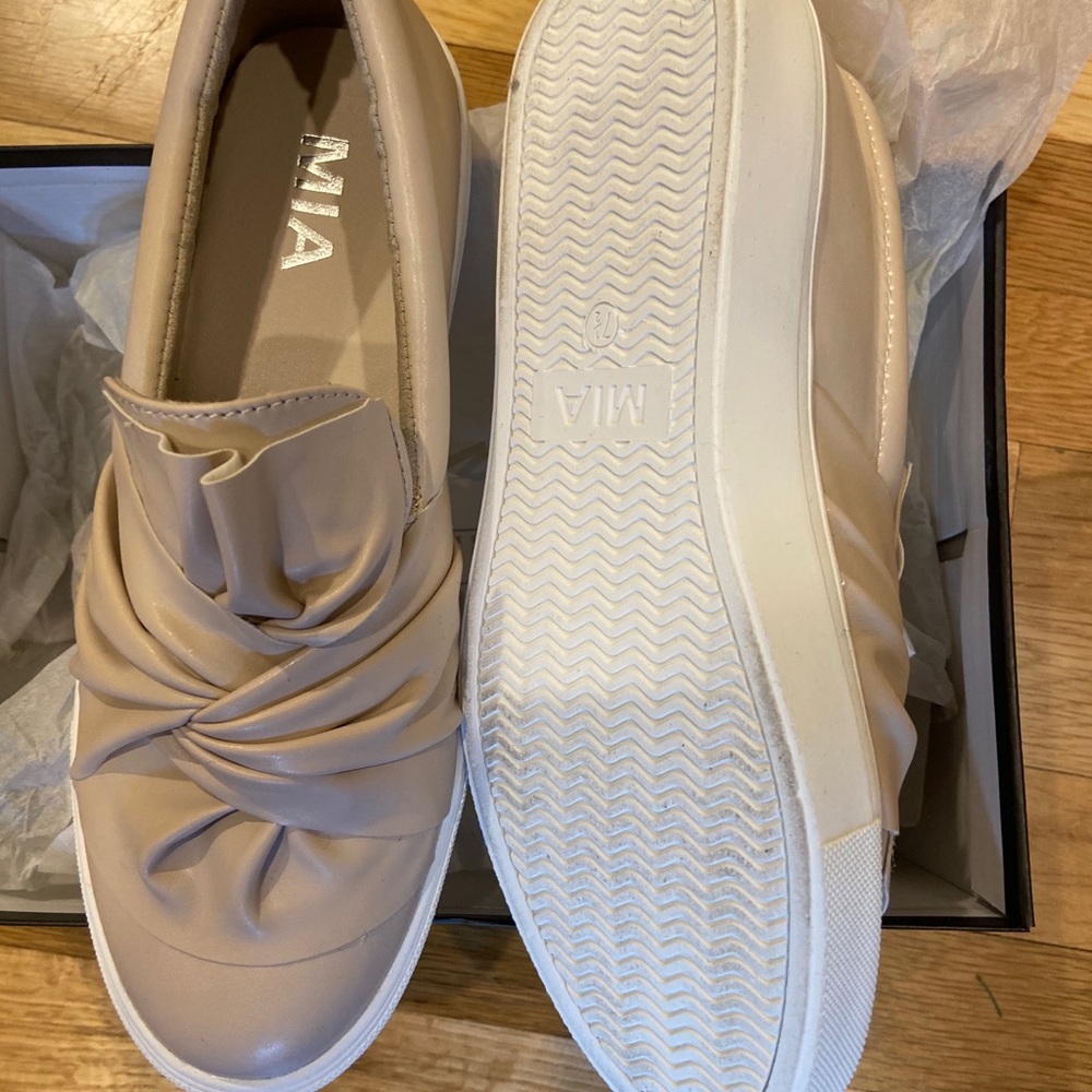 Beige Sneaker